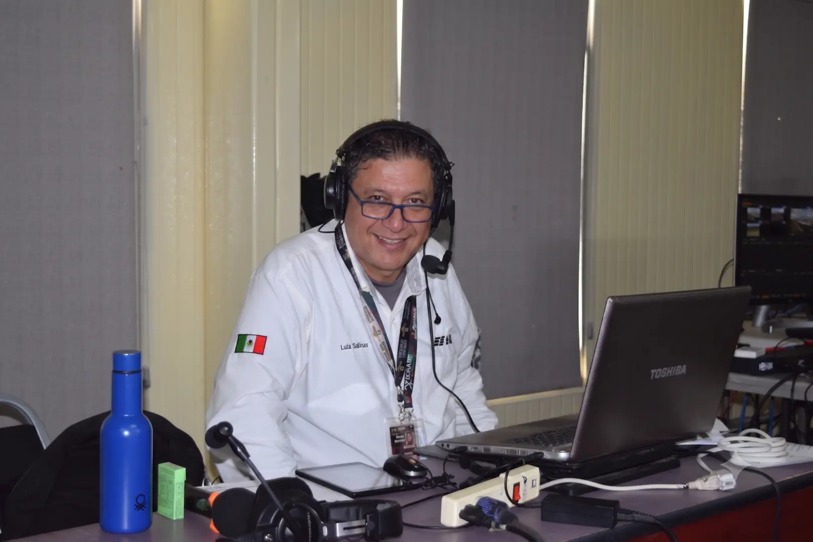 15 AÑOS DE HISTORIA Y PASIÓN EN LA CABINA: LUIS SALINAS, LA VOZ QUE HACE VIBRAR AL AUTÓDROMO MONTERREY