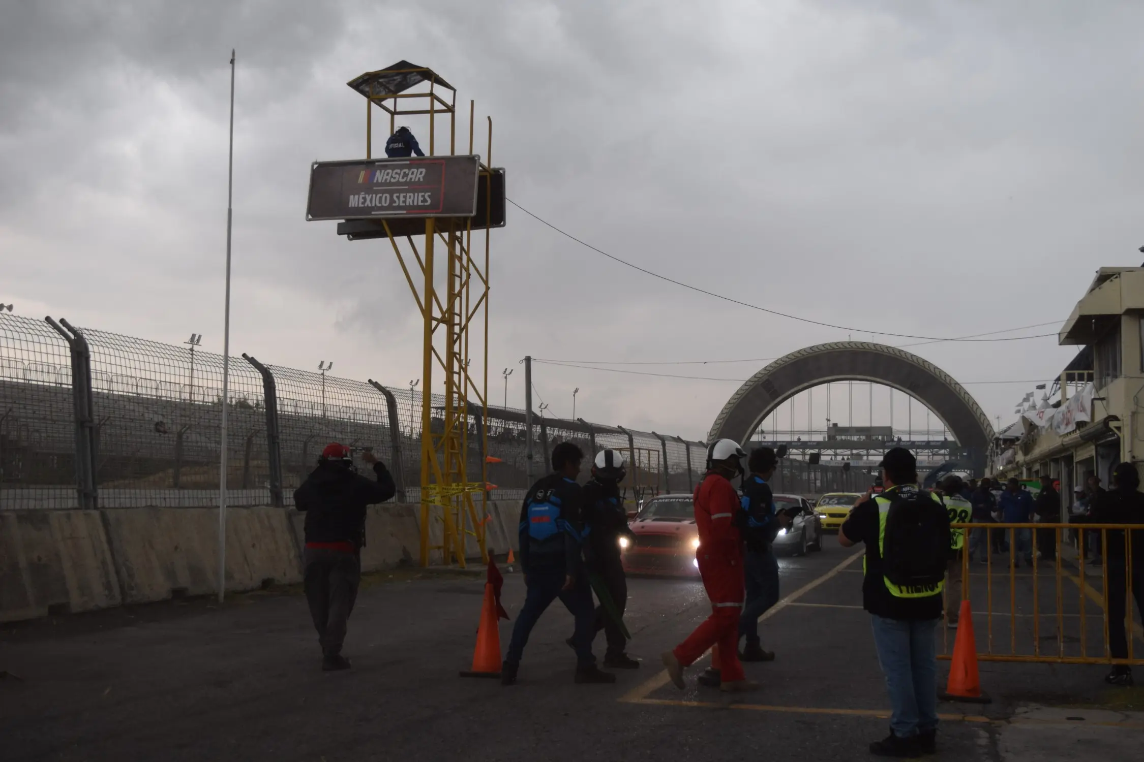Indicación de suspensión oficial por parte de comisarios