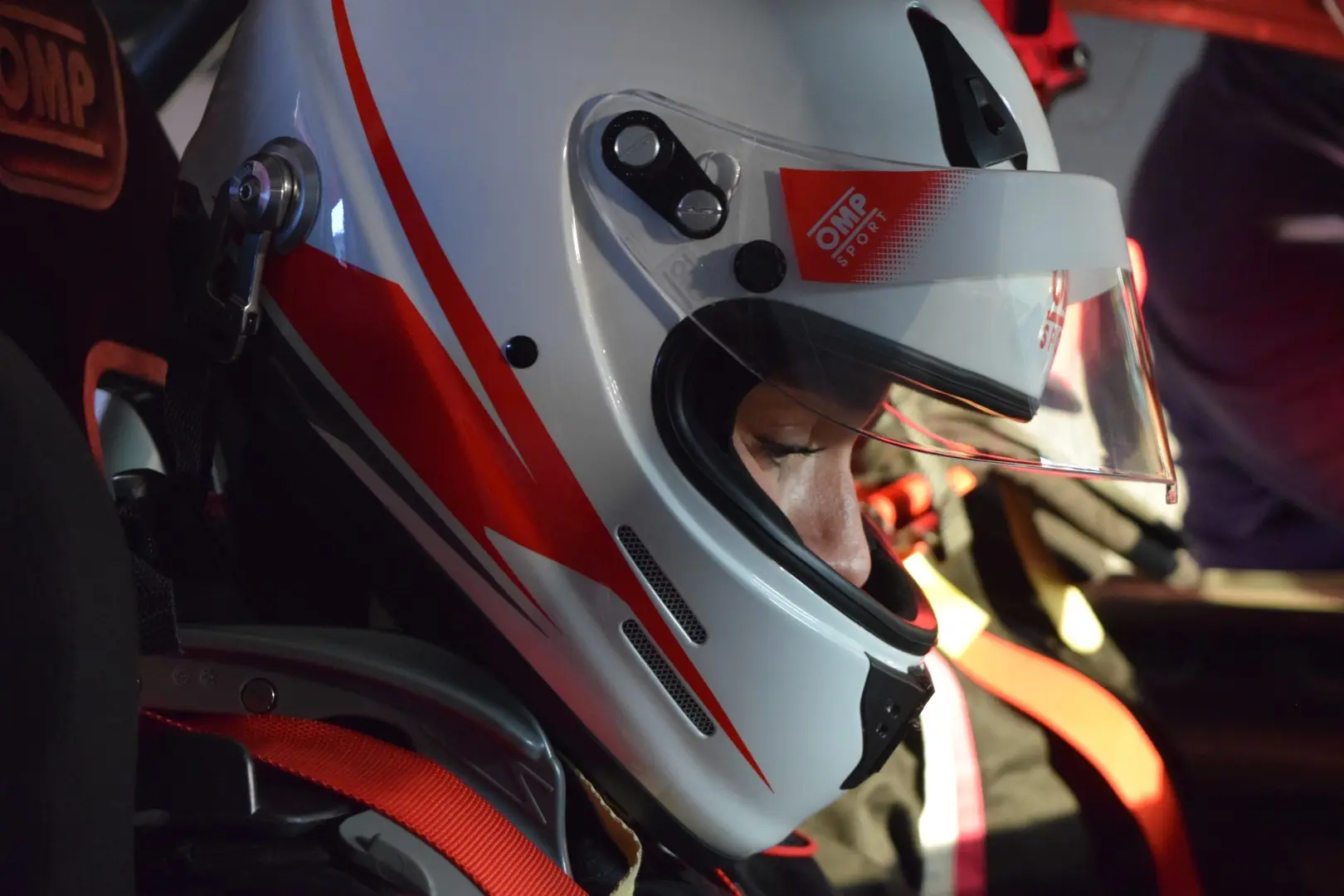 PODER FEMENINO EN LA PISTA: RED CASINO ESCOBEDO EXPANDE SU ESCUDERÍA EN LA KA RACING SERIES - Pilotos ADAC