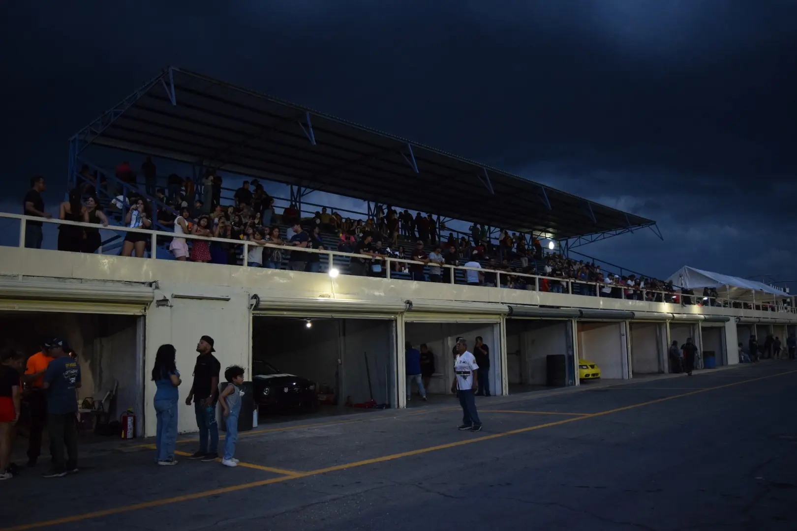 Ambiente familiar en las tribunas del Autódromo